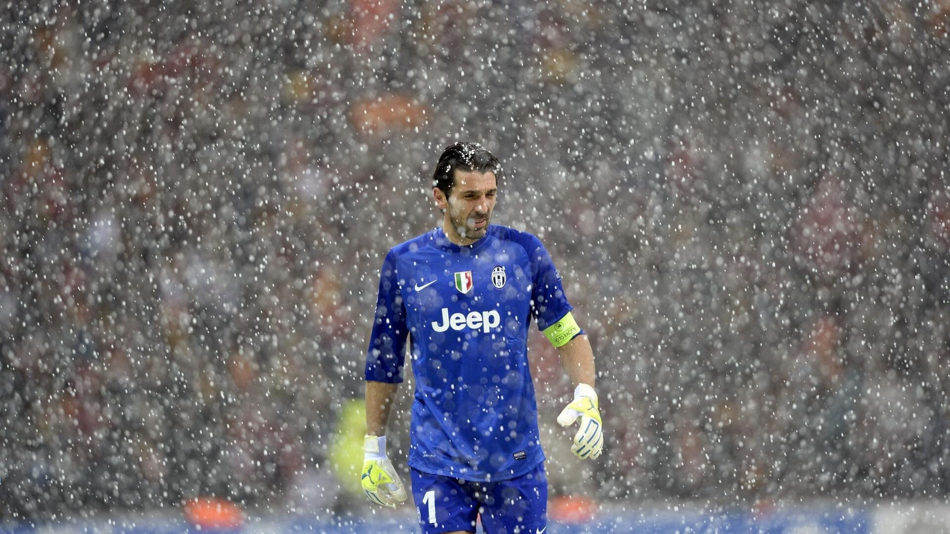 余嘉豪播客节目更新：和刘家成成总聊了聊郭艾伦的三方大交易，余嘉豪回国